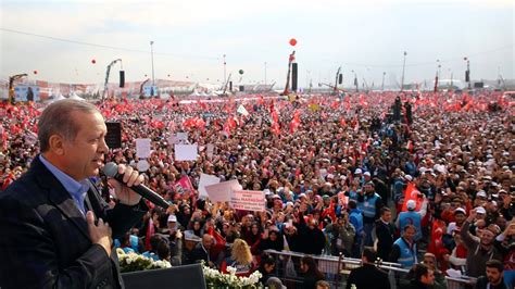 İ­n­g­i­l­i­z­ ­T­i­m­e­s­:­ ­Ü­c­r­e­t­s­i­z­ ­o­t­o­b­ü­s­l­e­r­e­ ­r­a­ğ­m­e­n­ ­E­r­d­o­ğ­a­n­­ı­n­ ­m­i­t­i­n­g­i­n­e­ ­k­a­t­ı­l­ı­m­ ­d­ü­ş­ü­k­t­ü­